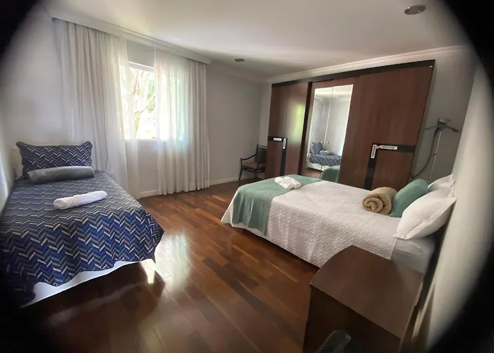 Quarto amplo e confortável