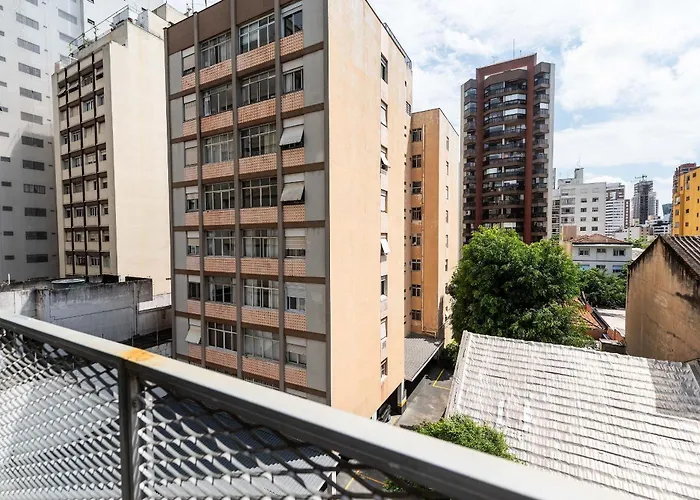 Apaixonante Refúgio em Pinheiros com Fácil Acesso ao Metrô Fradique Coutinho