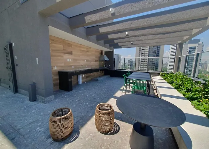 Studio com piscina a 6 min a pé do Metrô Fradique Coutinho