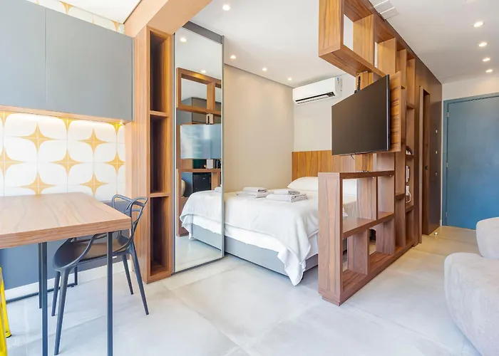 2 quadras metrô Oscar Freire com garagem, piscina e coworking