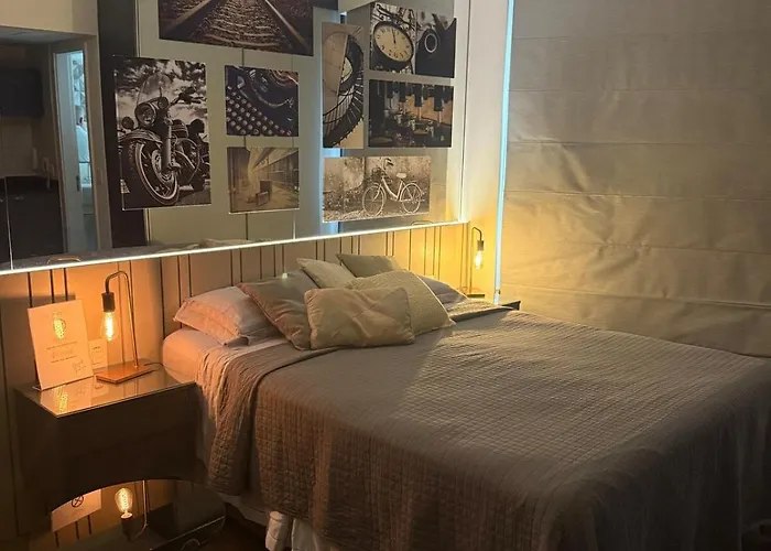 Stylish & Cozy Central Studio