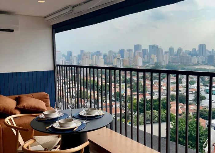 Apartamento com Estação de Trabalho e Vista Próximo à Faria Lima e Congonhas