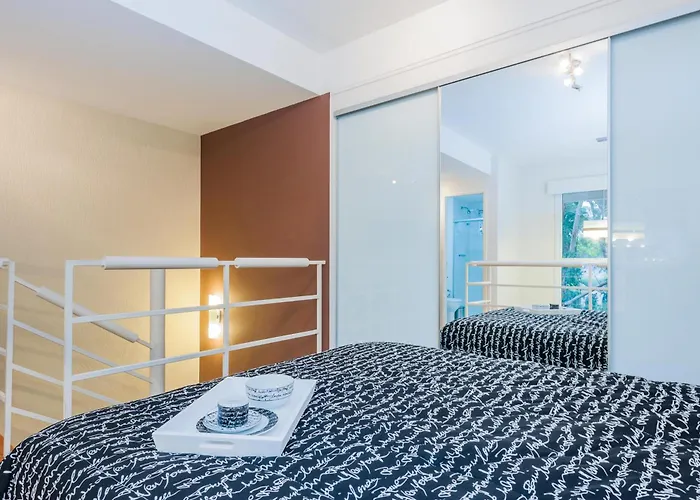 BHaus Morumbi Impression - Loft Duplex 50m2 - 6o andar - Vaga de Garagem - Próximo ao Shopping Jardim Sul - Academia - Piscina - Acomoda 2 adultos e 1 criança - ip6