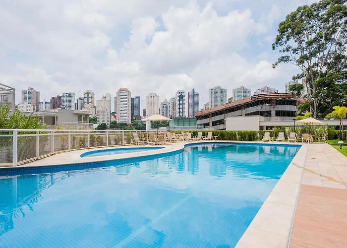 BHaus Morumbi IN Jardim Sul - Apartamento 50m2 com Varanda e Linda Vista 19o andar - Academia - Piscina - Lavanderia - Próximo ao Shopping Jardim Sul - Vaga de Garagem - Acomoda 2 adultos e 1 criança - in4