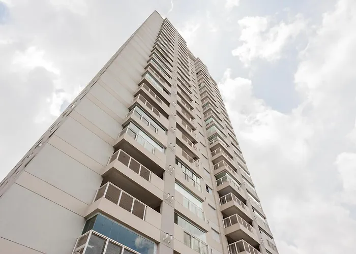 BHaus Morumbi IN Jardim Sul - Apartamento 50m2 com Varanda e Linda Vista 19o andar - Academia - Piscina - Lavanderia - Próximo ao Shopping Jardim Sul - Vaga de Garagem - Acomoda 2 adultos e 1 criança - in4
