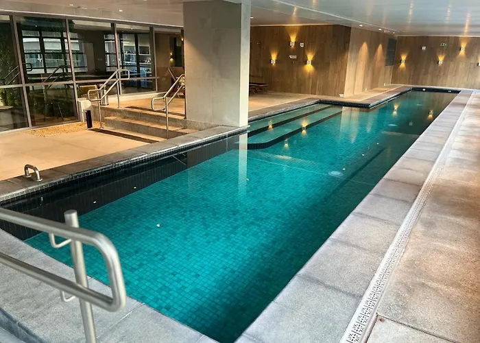 Studio Moema Completo Com Vaga Grátis e Localização Premium