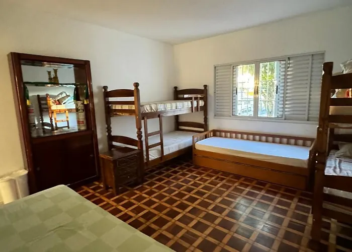Quarto privativo em residência ótima localização