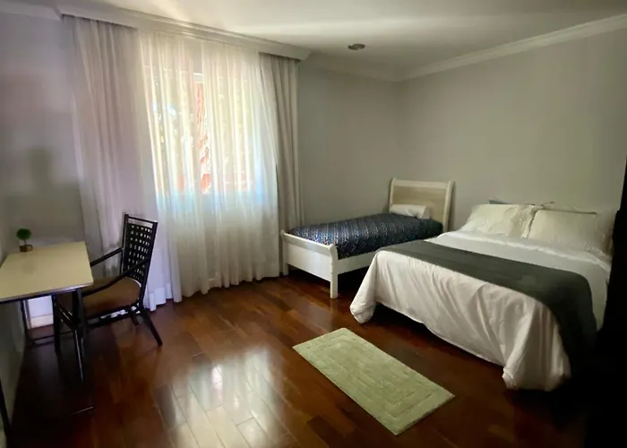 Quarto amplo e confortável