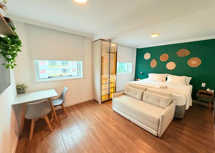 Lindo flat com garagem no Hotel Quality Oscar Freire