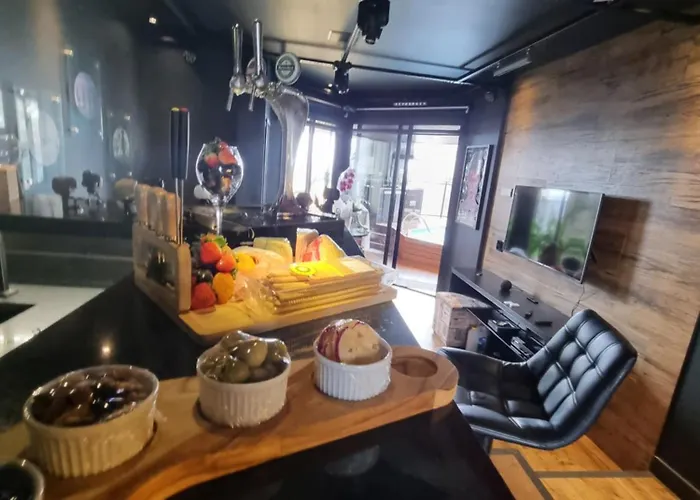 Morumbi, Apartamento Pub, SPA com hidromassagem, PISCINA Aquecida PRIVATIVA, LAREIRA, tudo que você precisa para descansar, trabalhar ou realizar aquela comemoração! Com total conforto e PRIVACIDADE! O Apt Nota 10 de SP!