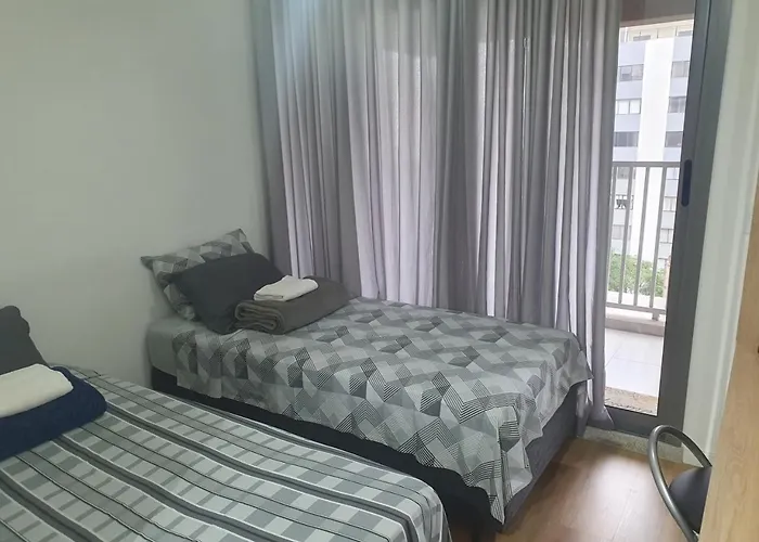 Pertinho da Paulista, cama King casal ou 2 de Solteiro Metro Paraíso ou Ana Rosa com Maleiro