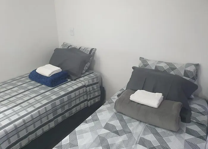 Pertinho da Paulista, cama King casal ou 2 de Solteiro Metro Paraíso ou Ana Rosa com Maleiro