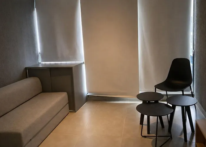 Studios Sofisticados com Ar, Cozinha, piscina, coworking e metrô a 5 min
