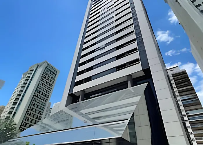 Flat no hotel Q. Paulista nos Jardins, com sacada!