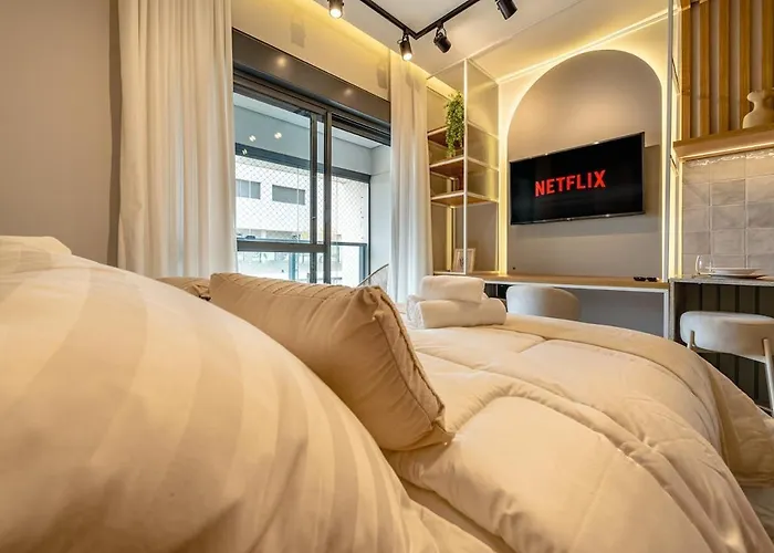 Studio top 20º andar 150 m do metro Brooklin com piscina