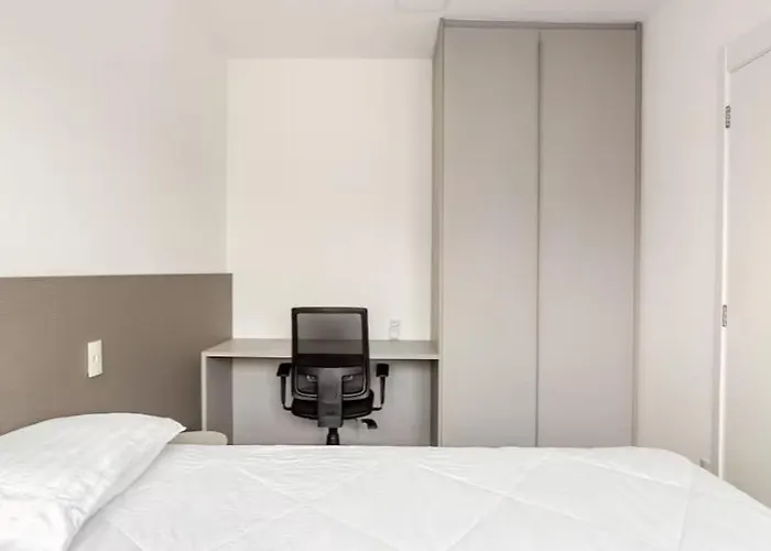 49 m2 em Moema 1 quadra do metrô Garagem e piscina Apartamento São Paulo