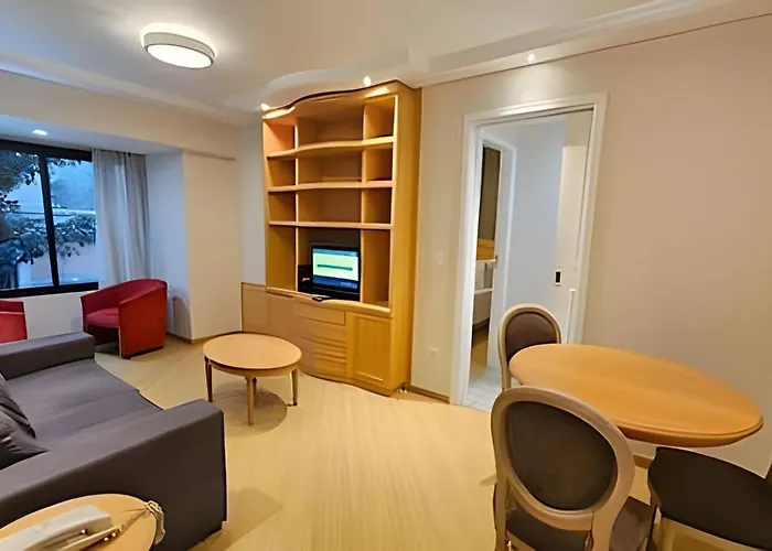 Flat com quarto e sala em Moema SP