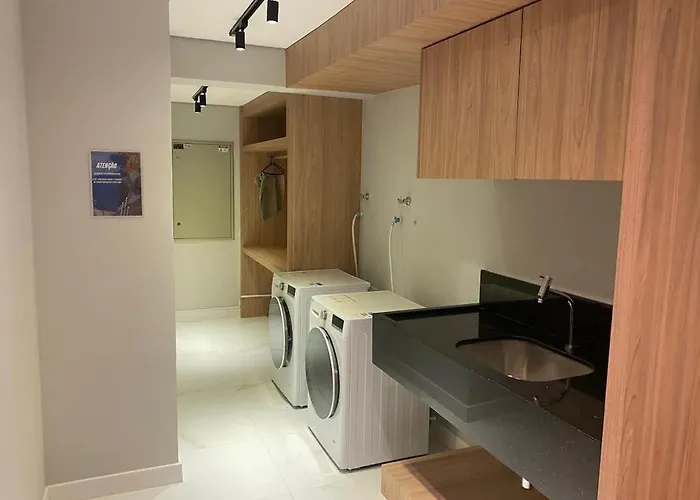 Studio novo cama Queen prox Metrô Paraiso IVM34