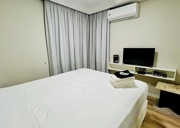 Flat Jardins proximo Oscar Freire em Edificio com Servicos Apto 107