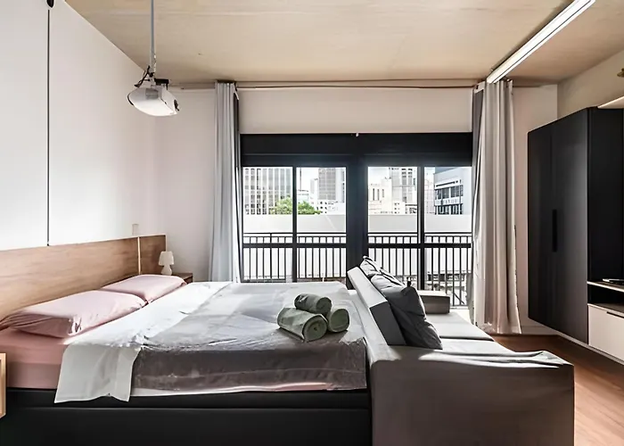48 New Studio W Movie Screen, Fast Wifi And Balcony