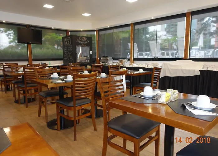 Flat luxuoso no centro comercial Faria Lima